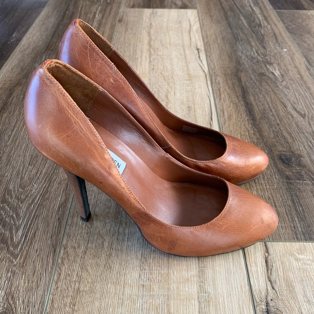 Steve Madden Engaged Brown Leather Distressed pump
